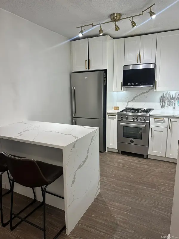 1 Bay Club Drive #3L, Bayside, NY 11360