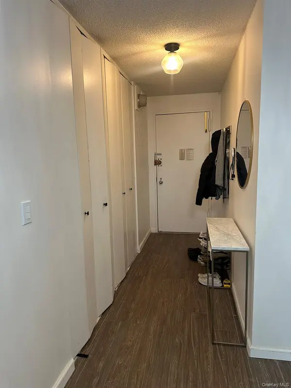 1 Bay Club Drive #3L, Bayside, NY 11360