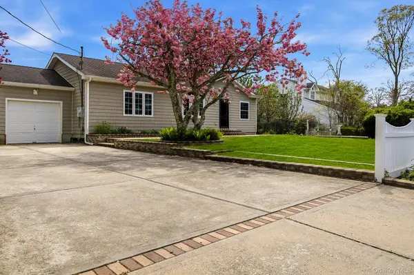 46 Lafayette DR, Shirley, NY 11967