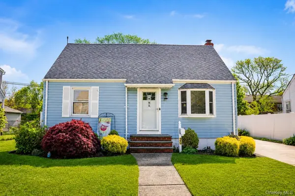 20 Carol RD,  Bethpage,  NY 11714