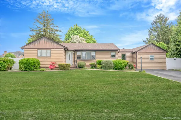 627 Carlls PATH, Deer Park, NY 11729