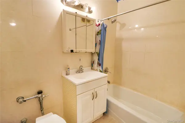 41-25 Kissena BLVD #5HH, Flushing, NY 11355