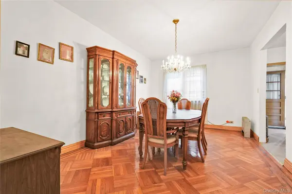 2104 23rd ST, Astoria, NY 11105
