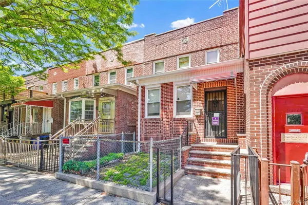 2104 23rd ST, Astoria, NY 11105
