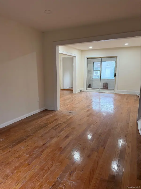 30-21 37th ST, Astoria, NY 11103