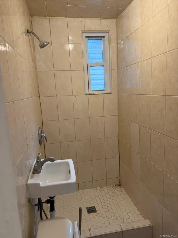 30-21 37th ST, Astoria, NY 11103