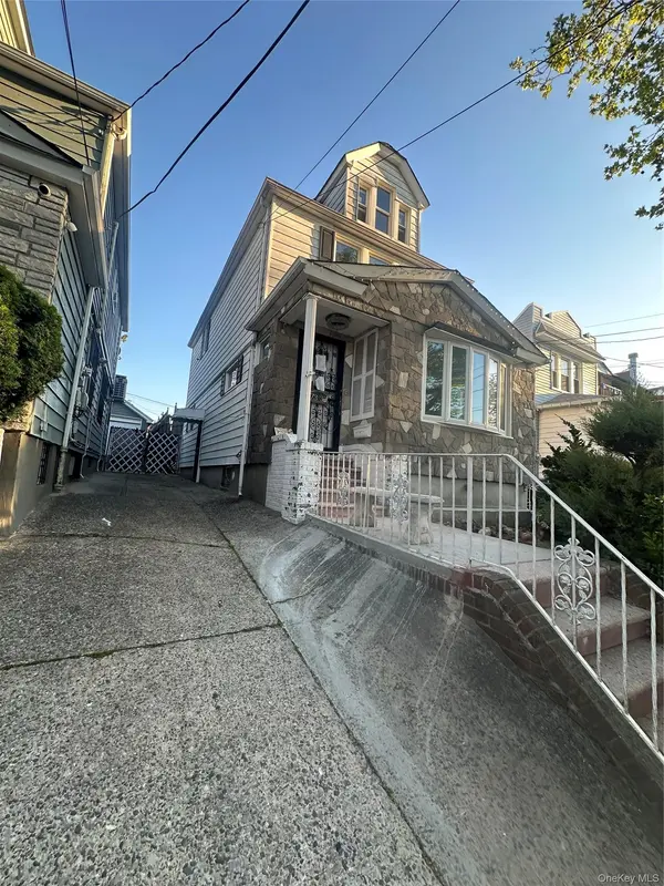 7332 53rd RD, Maspeth, NY 11378