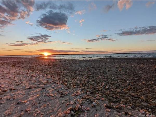 83 Hampton RD, Sag Harbor, NY 11963