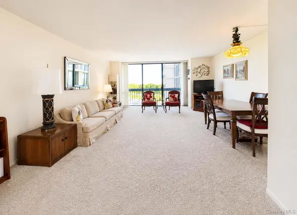 26910 Grand Central Pkwy #6T, Floral Park, NY 11005