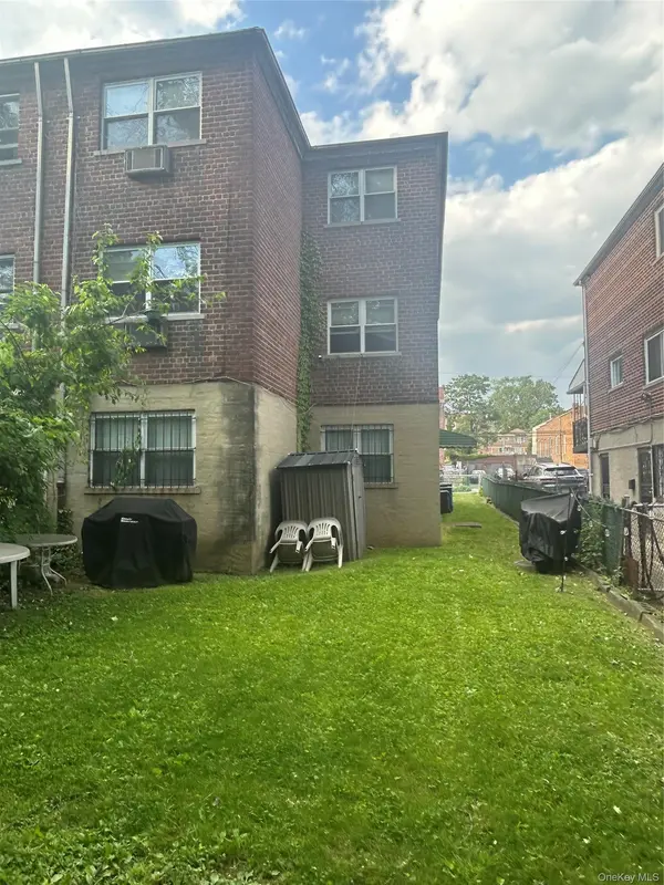 914 E 211th ST, Bronx, NY 10469