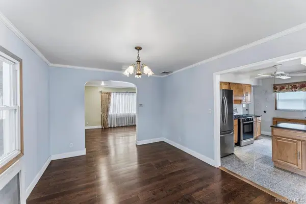 99 Norwood AVE, Malverne, NY 11565