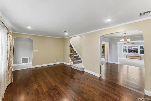 99 Norwood AVE, Malverne, NY 11565