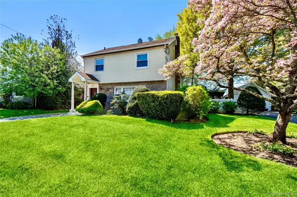 99 Norwood AVE, Malverne, NY 11565