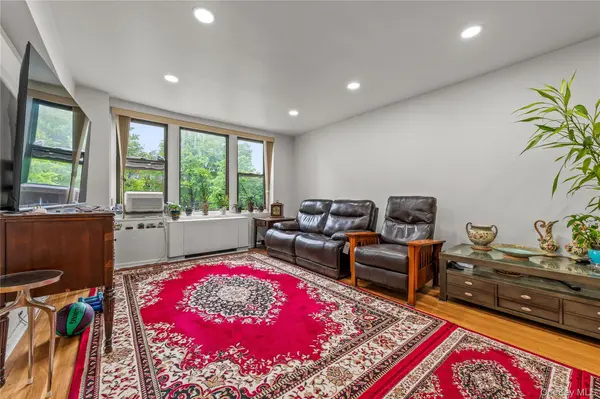 18-35 Corporal Kennedy #3C, Bayside, NY 11360