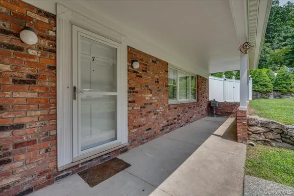 7 Shaw LN, Irvington, NY 10533