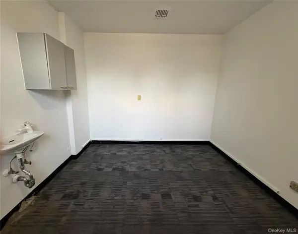 86-35 Queens Blvd #1D, Elmhurst, NY 11373