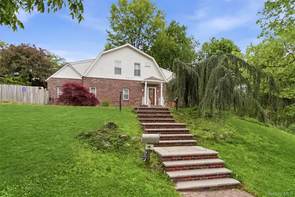 319 38th RD, Douglaston, NY 11363