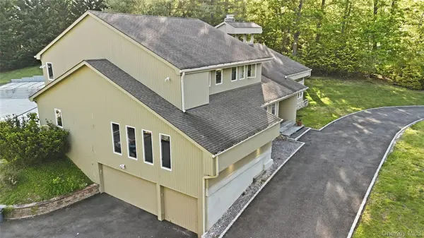 31 Sherwood Gate, Oyster Bay, NY 11771