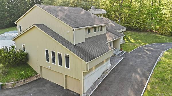 31 Sherwood Gate, Oyster Bay, NY 11771