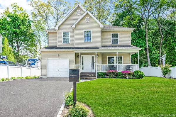 72 Rushmore ST, South Huntington, NY 11746