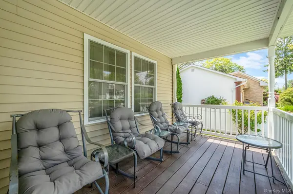72 Rushmore ST, South Huntington, NY 11746