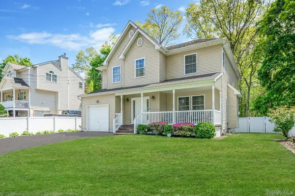 72 Rushmore ST, South Huntington, NY 11746