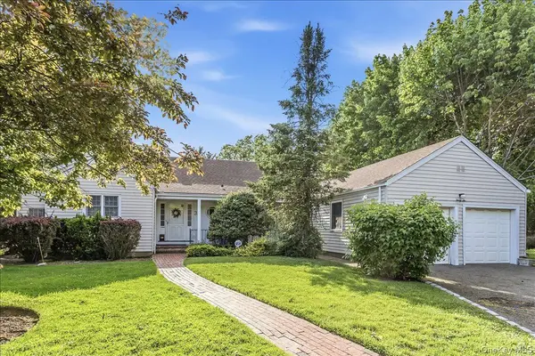 36 Roosevelt PL, Rockville Centre, NY 11570