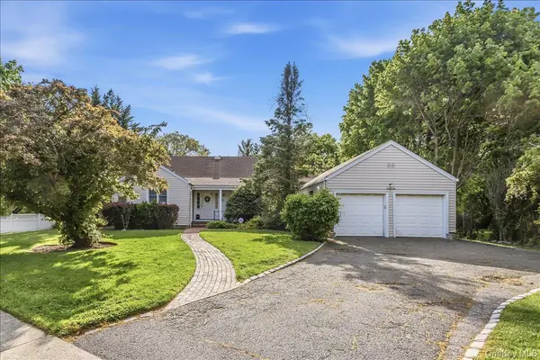 36 Roosevelt PL, Rockville Centre, NY 11570