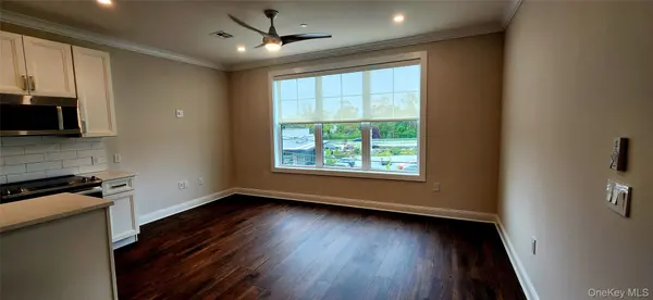5 Freer Street #306, Lynbrook, NY 11563