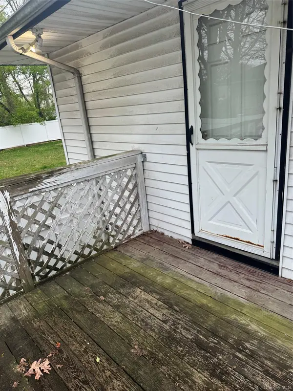 26 Jefferson ave AVE, Amityville, NY 11701