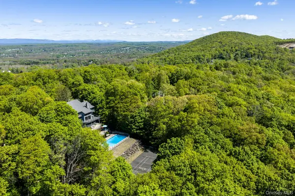 26 Mandy LN, Washingtonville, NY 10992