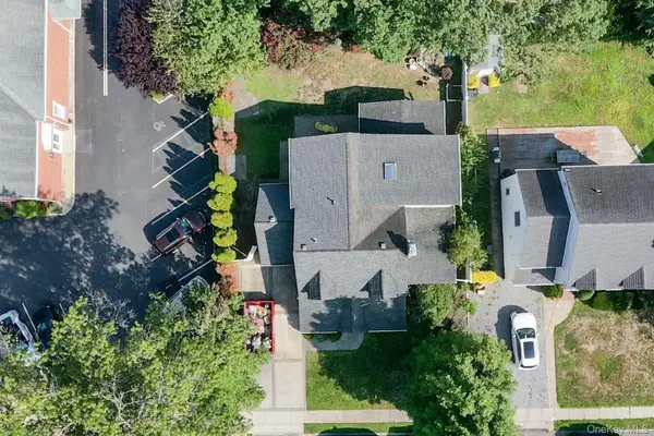 11 E Webster ST, Merrick, NY 11566