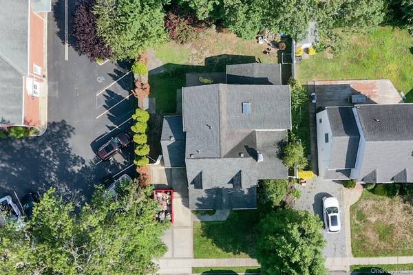 11 E Webster ST, Merrick, NY 11566