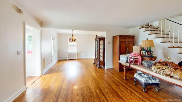 11 E Webster ST, Merrick, NY 11566