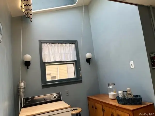34-29 208 ST, Bayside, NY 11361