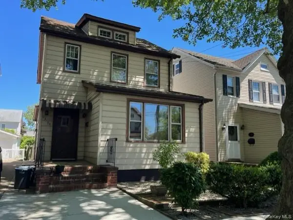 34-29 208 ST, Bayside, NY 11361
