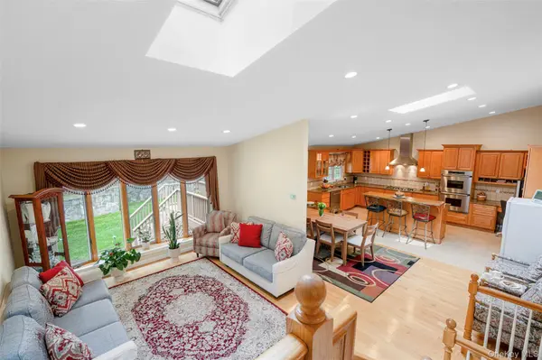 5 Oakridge RD, White Plains, NY 10607