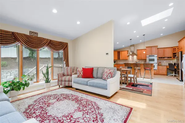 5 Oakridge RD, White Plains, NY 10607