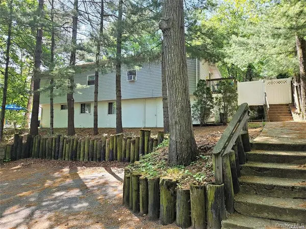 57 Aloma RD,  Rocky Point,  NY 11778