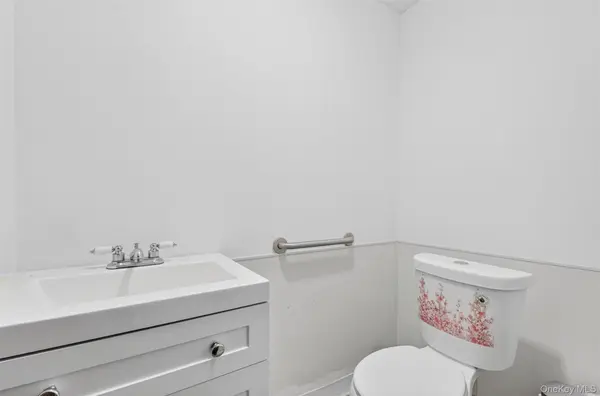 248-25 Union TPKE, Bellerose, NY 11426
