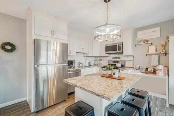 460 Old Town RD #14L, Port Jefferson Station, NY 11776