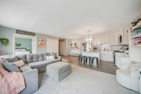 460 Old Town RD #14L, Port Jefferson Station, NY 11776