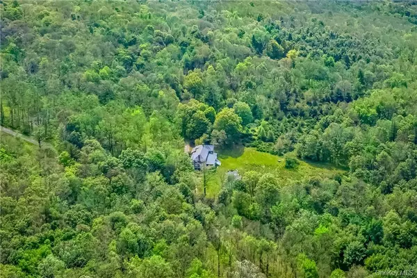 220 Vista Maria RD, Cragsmoor, NY 12420
