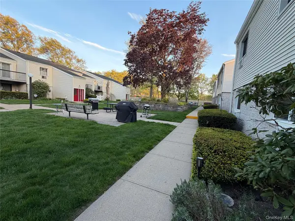 42 Richmond BLVD #1B, Ronkonkoma, NY 11779