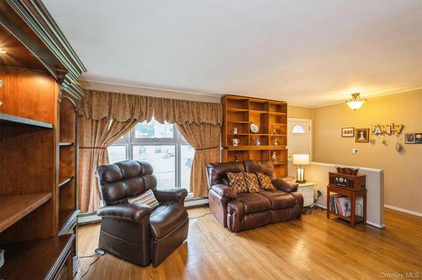 361 Spruce LN, East Meadow, NY 11554
