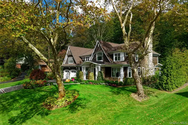 35 Mimosa DR, East Hills, NY 11576