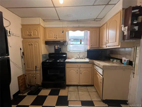10438 202nd ST, Saint Albans, NY 11412