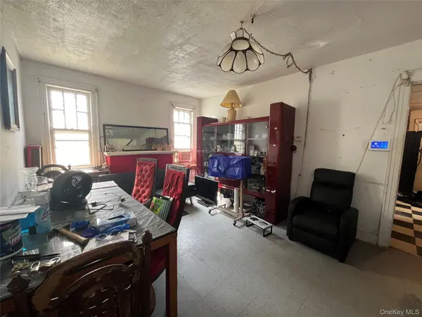 10438 202nd ST, Saint Albans, NY 11412