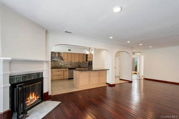 41 E View CT, Jericho, NY 11753