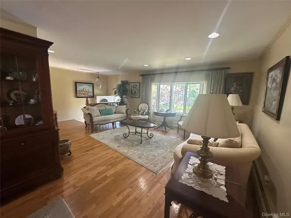 776 Bunker RD, North Woodmere, NY 11581